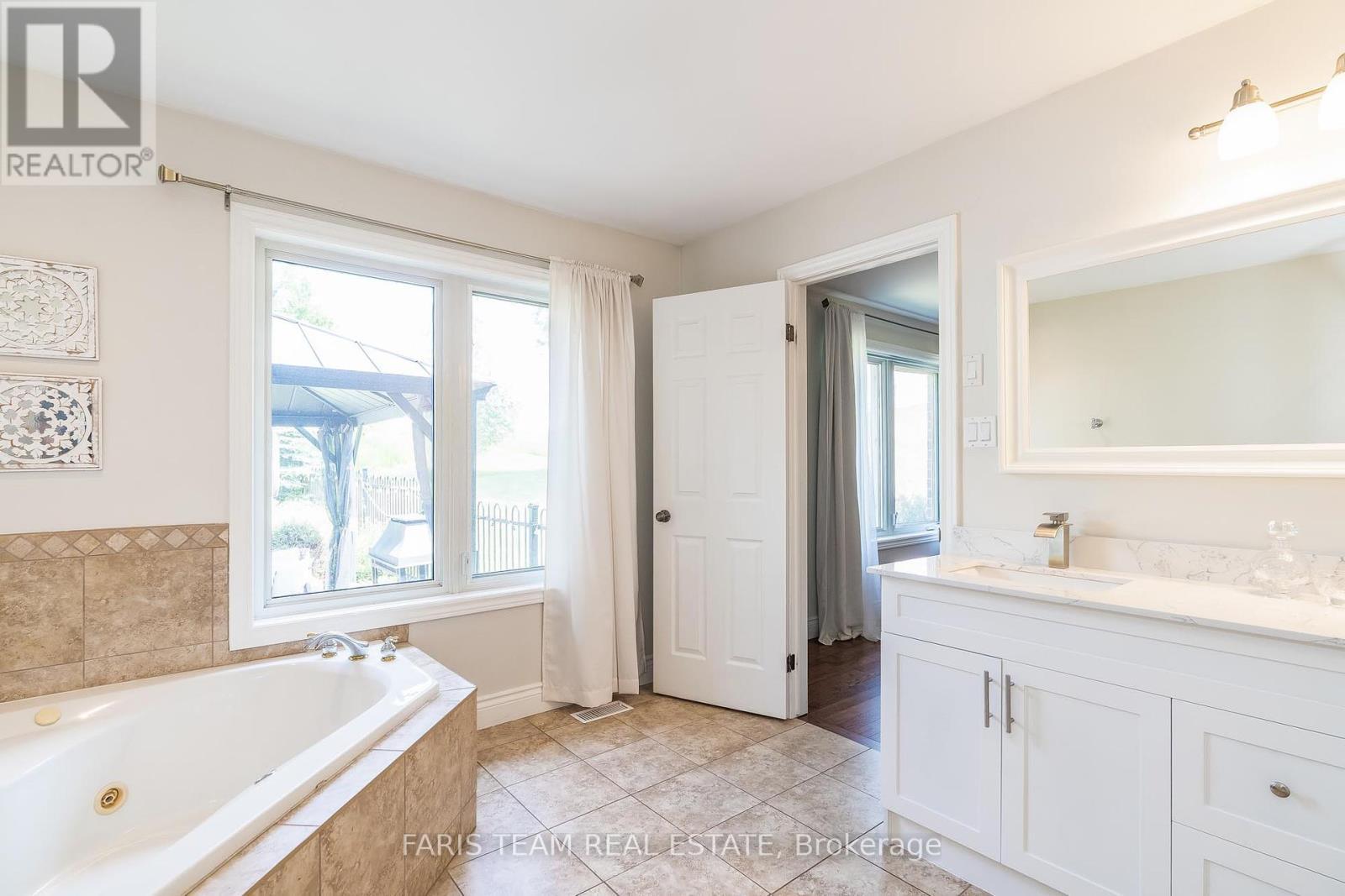 9229 25 Sideroad Adjala, Adjala-Tosorontio, ON - Indoor Photo Showing Bathroom