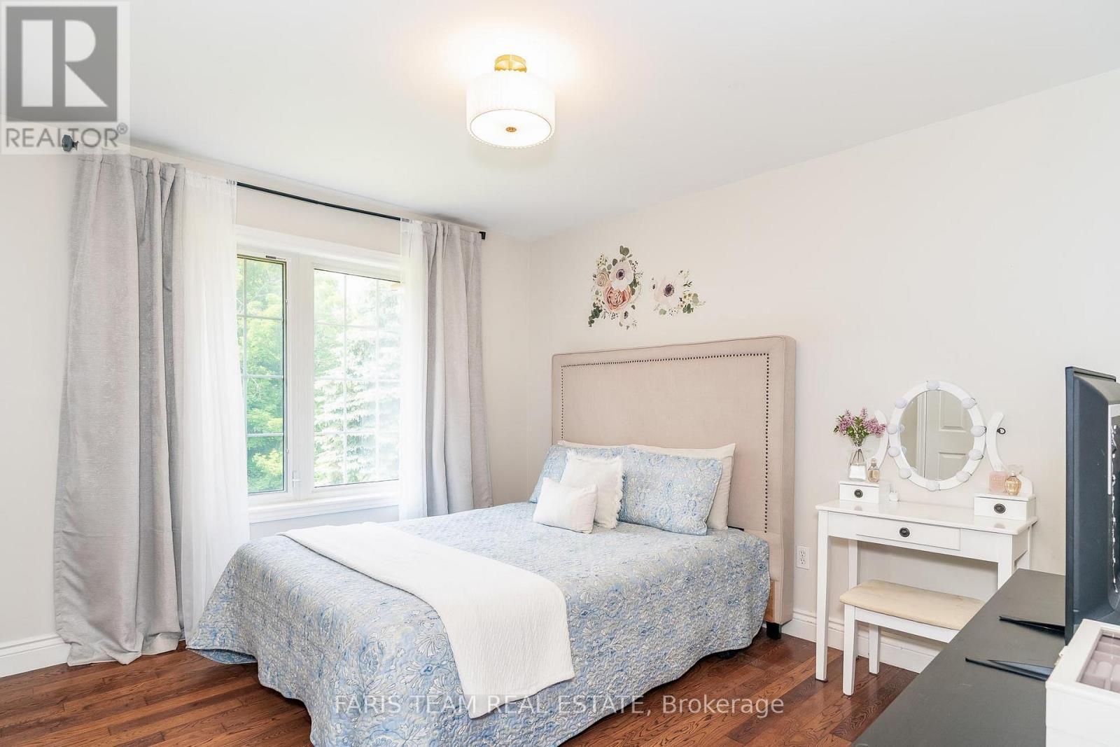 9229 25 Sideroad Adjala, Adjala-Tosorontio, ON - Indoor Photo Showing Bedroom