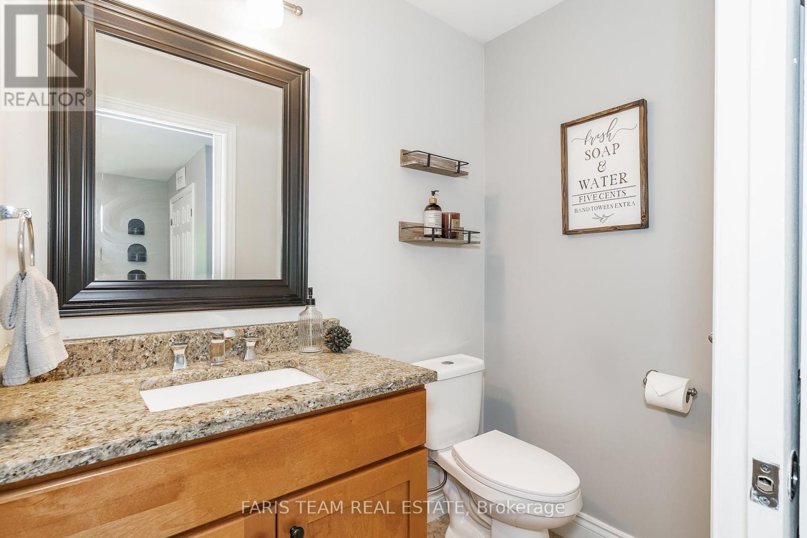 9229 25 Sideroad Adjala, Adjala-Tosorontio, ON - Indoor Photo Showing Bathroom