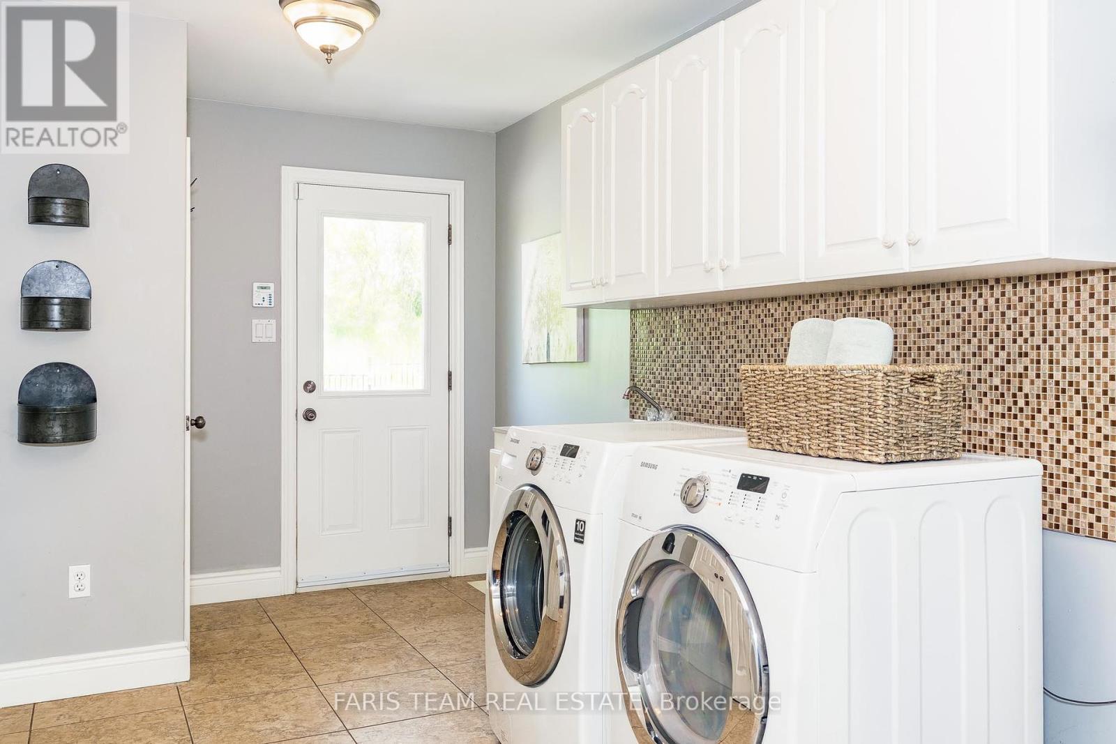 9229 25 Sideroad Adjala, Adjala-Tosorontio, ON - Indoor Photo Showing Laundry Room