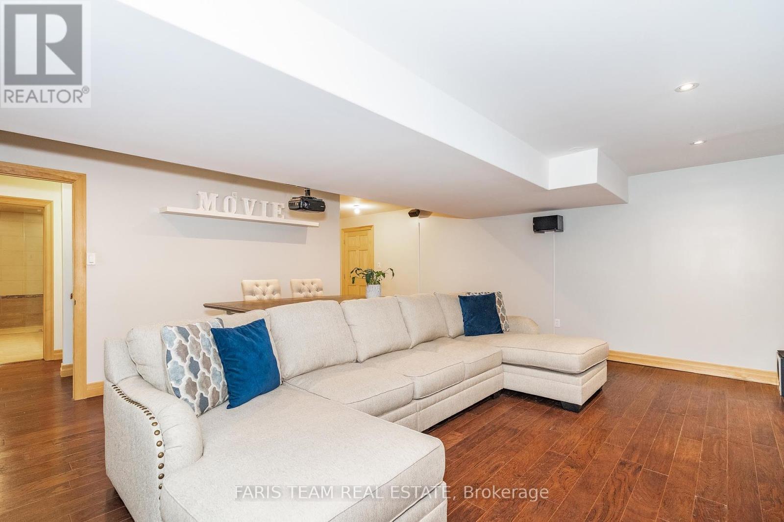 9229 25 Sideroad Adjala, Adjala-Tosorontio, ON - Indoor Photo Showing Living Room