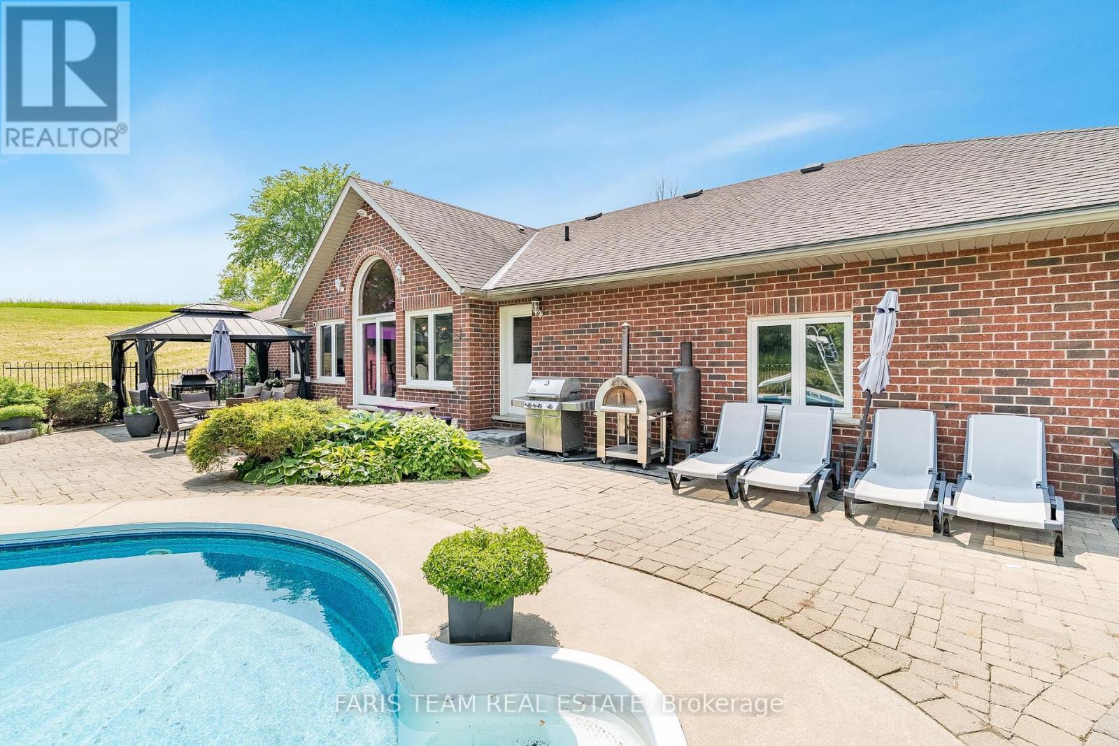 9229 25 Sideroad Adjala, Adjala-Tosorontio, ON - Outdoor With In Ground Pool