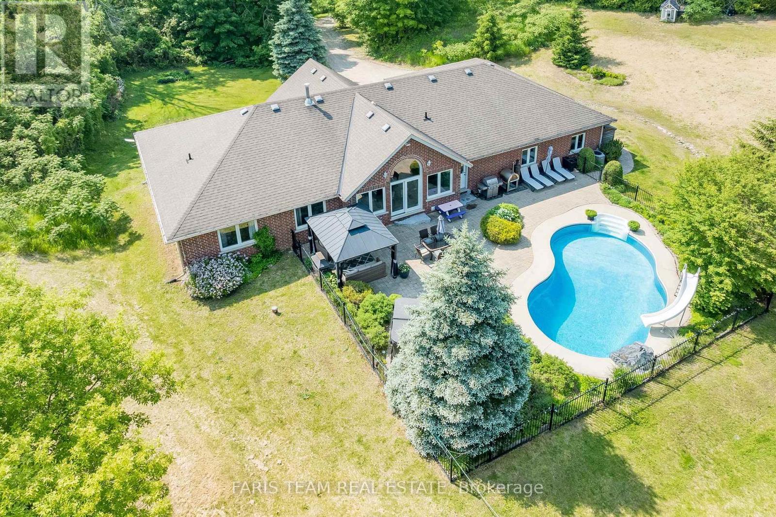 9229 25 Sideroad Adjala, Adjala-Tosorontio, ON - Outdoor With In Ground Pool