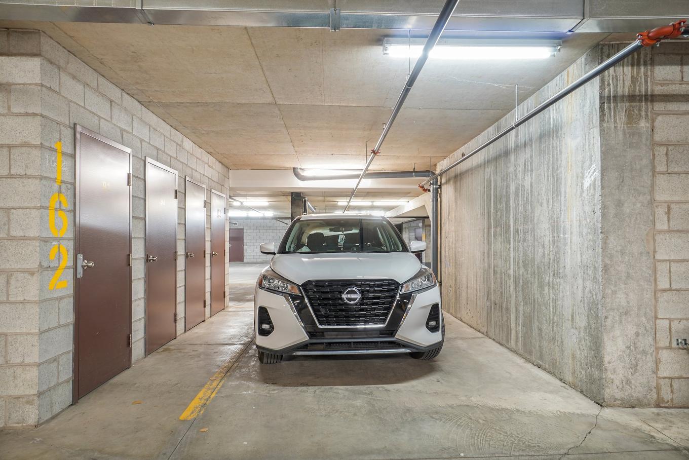 Storage - 1609-3330 Boul. Le Carrefour, Laval (Chomedey), QC - Indoor Photo Showing Garage