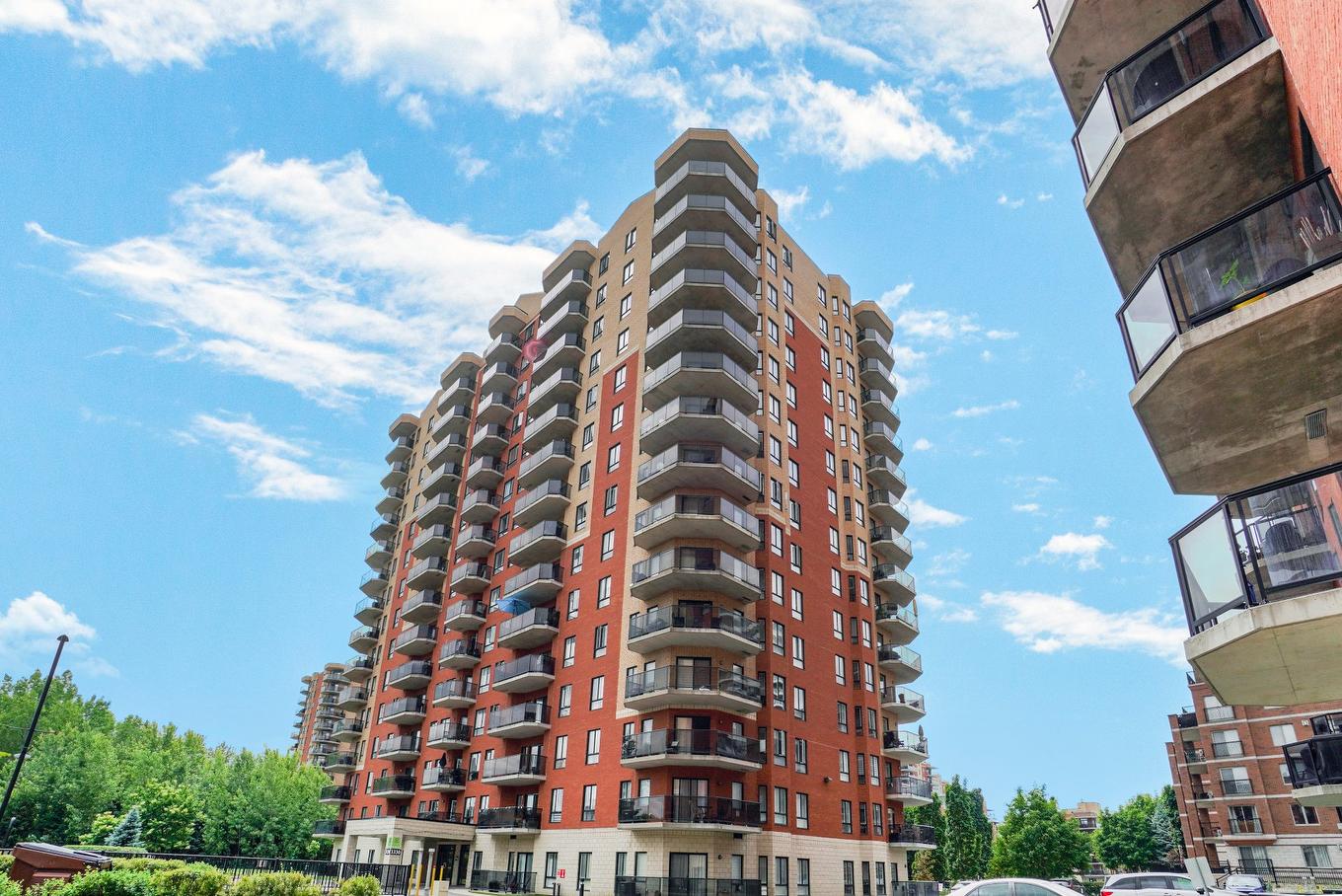 Frontage - 1609-3330 Boul. Le Carrefour, Laval (Chomedey), QC - Outdoor With Balcony With Facade
