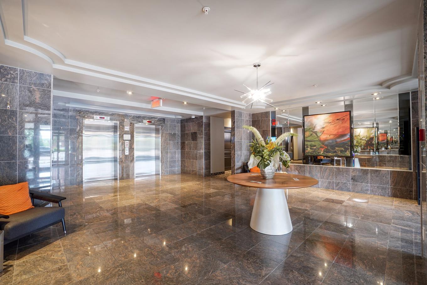 Hall - 1609-3330 Boul. Le Carrefour, Laval (Chomedey), QC - Indoor Photo Showing Other Room