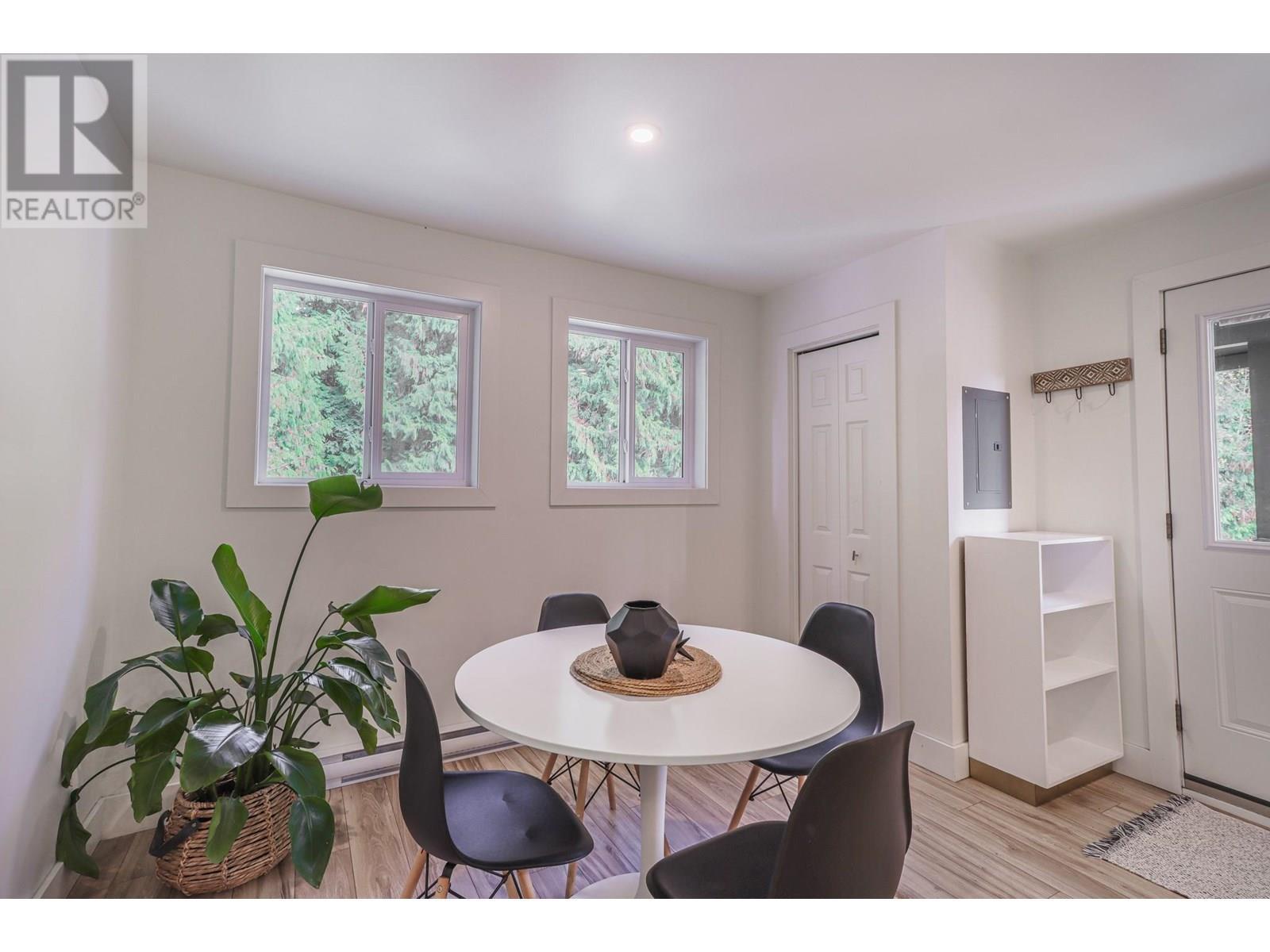 16102 3A Highway, Crawford Bay, BC - Indoor Photo Showing Dining Room
