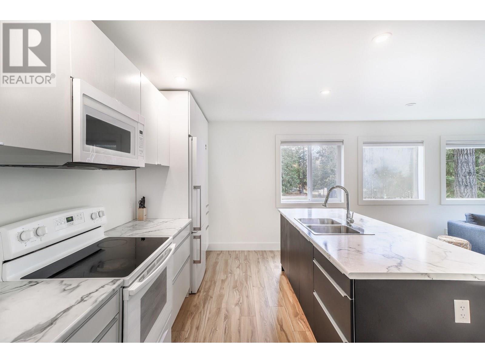 16102 3A Highway, Crawford Bay, BC - Indoor Photo Showing Kitchen With Double Sink