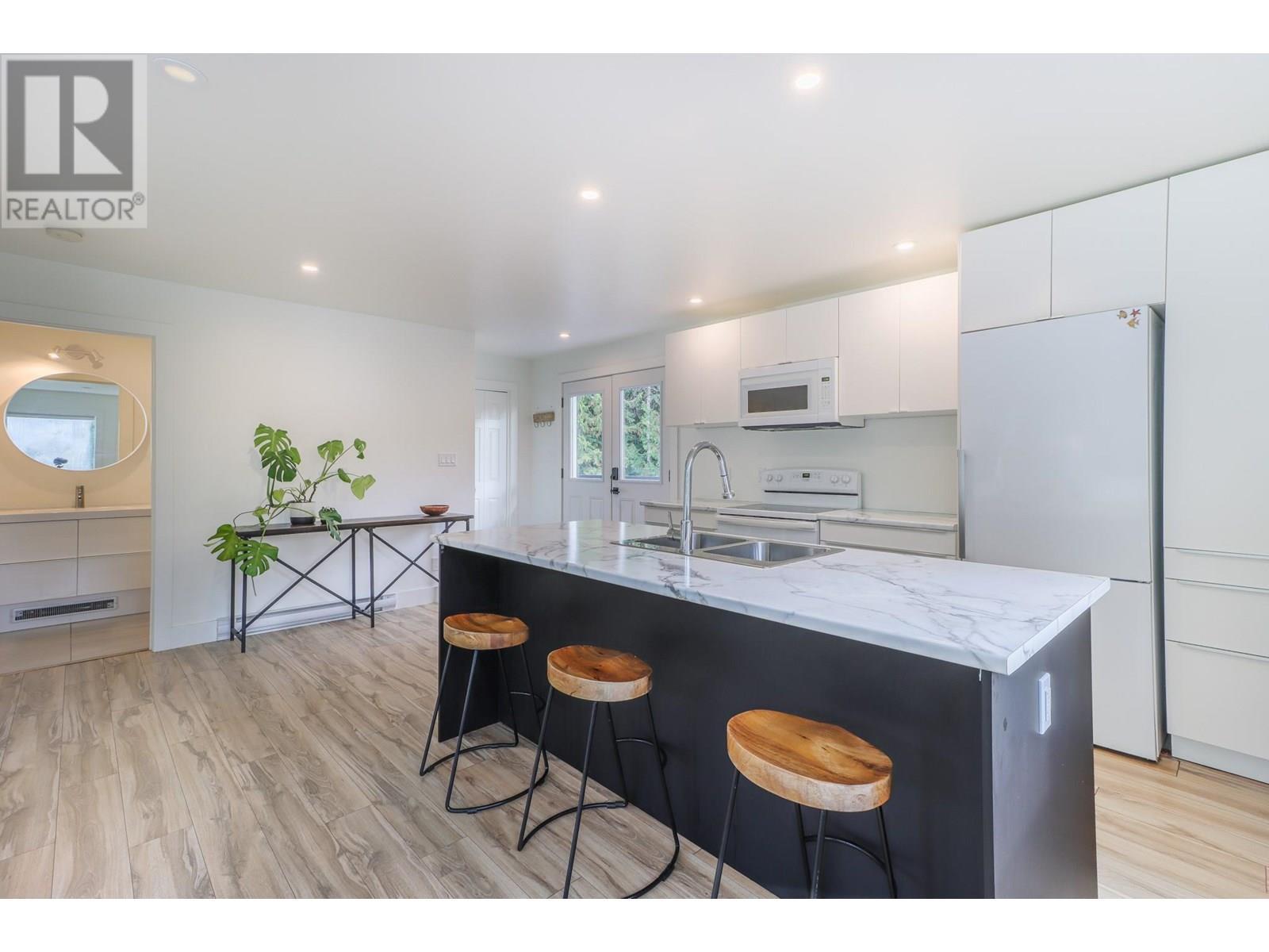 16102 3A Highway, Crawford Bay, BC - Indoor Photo Showing Kitchen With Double Sink