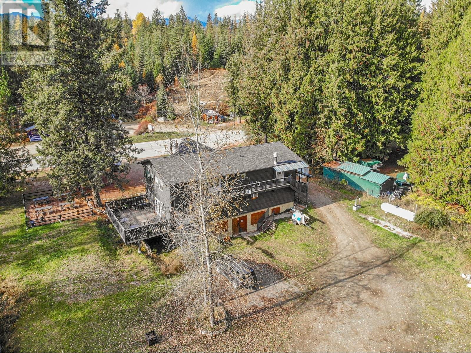 16102 3A Highway, Crawford Bay, BC - Outdoor