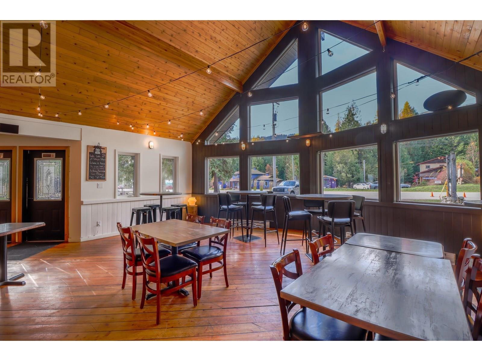 16102 3A Highway, Crawford Bay, BC - Indoor Photo Showing Dining Room