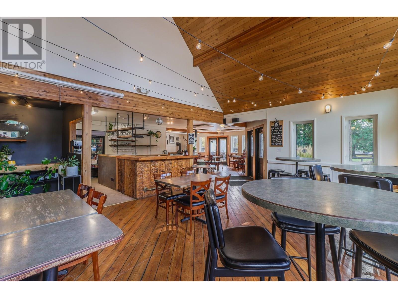 16102 3A Highway, Crawford Bay, BC - Indoor Photo Showing Dining Room
