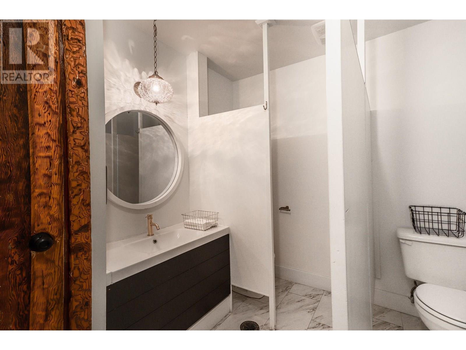 16102 3A Highway, Crawford Bay, BC - Indoor Photo Showing Bathroom