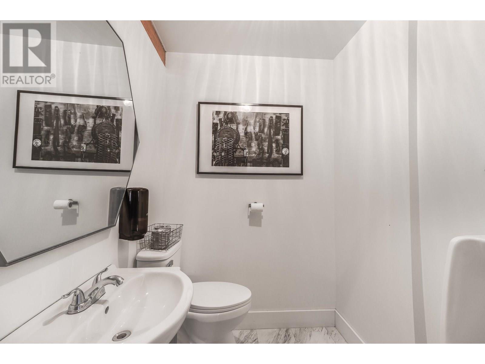 16102 3A Highway, Crawford Bay, BC - Indoor Photo Showing Bathroom