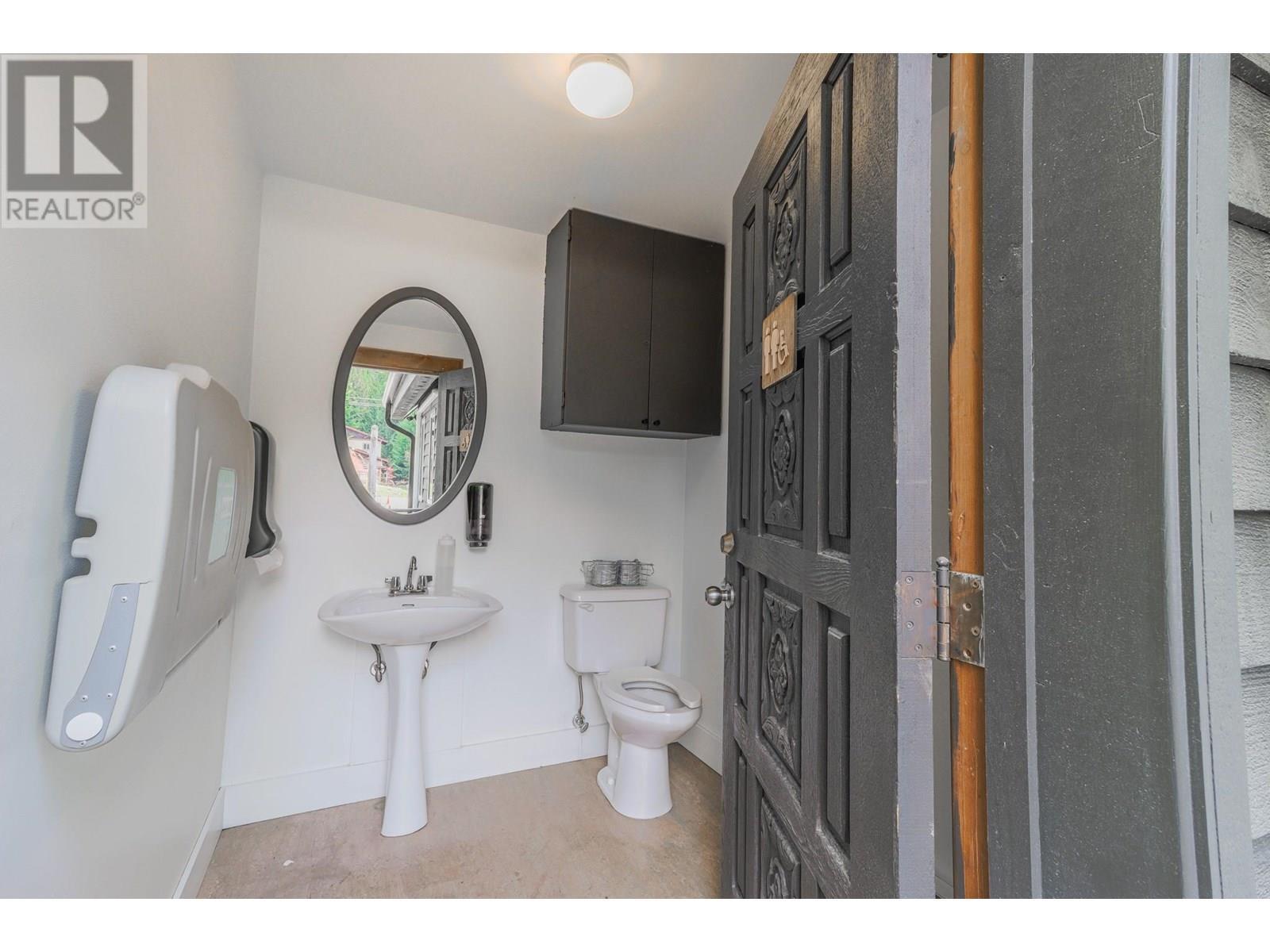 16102 3A Highway, Crawford Bay, BC - Indoor Photo Showing Bathroom