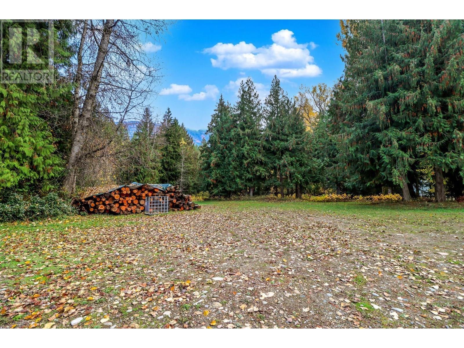 16102 3A Highway, Crawford Bay, BC - Outdoor