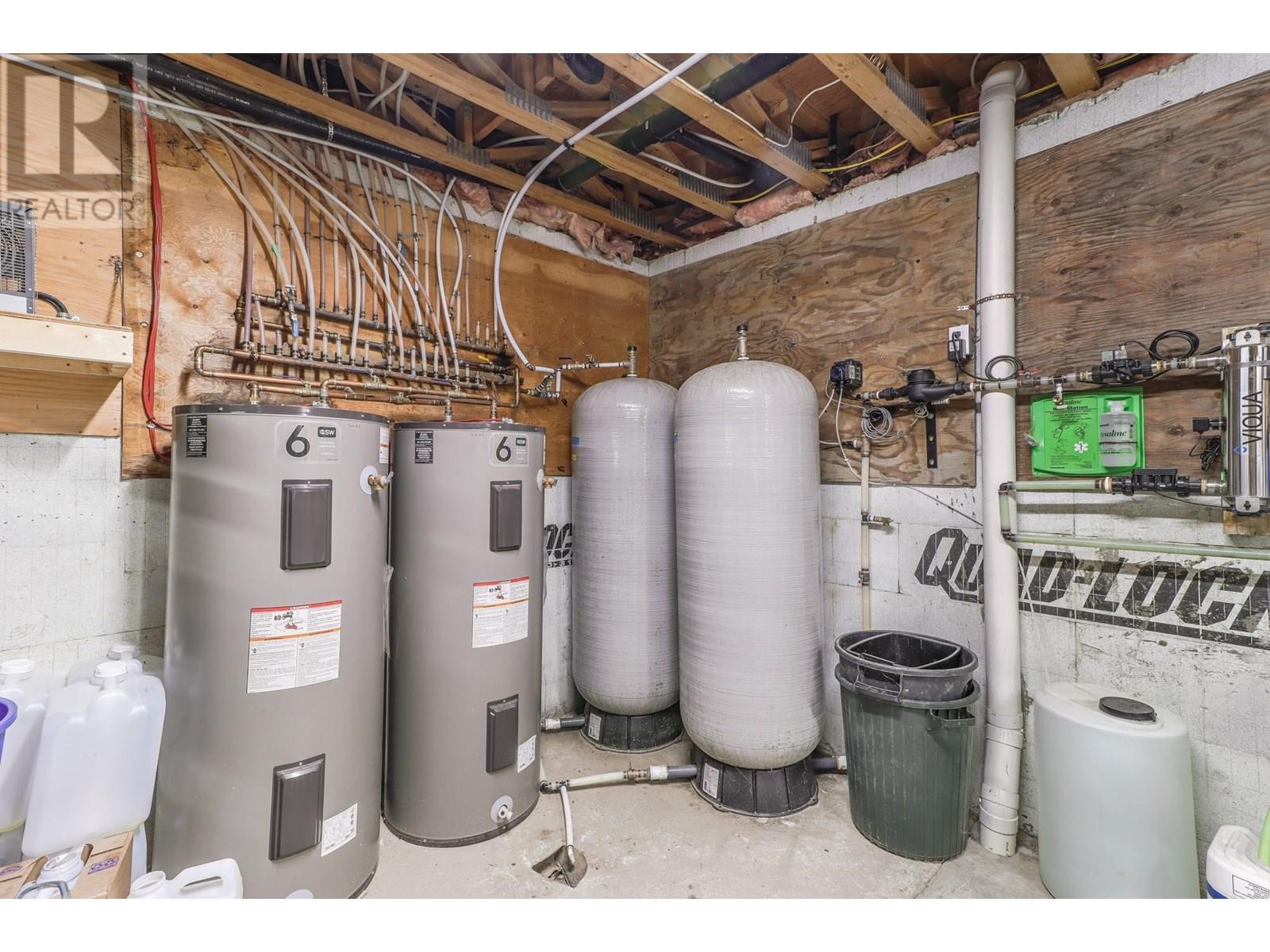 16102 3A Highway, Crawford Bay, BC - Indoor Photo Showing Basement