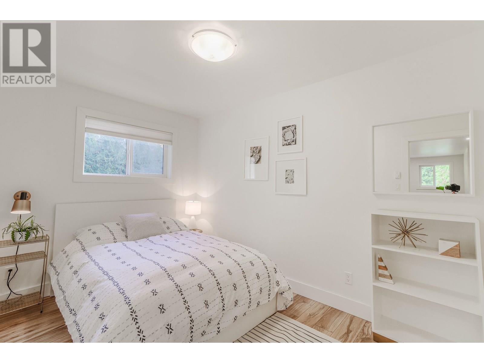 16102 3A Highway, Crawford Bay, BC - Indoor Photo Showing Bedroom