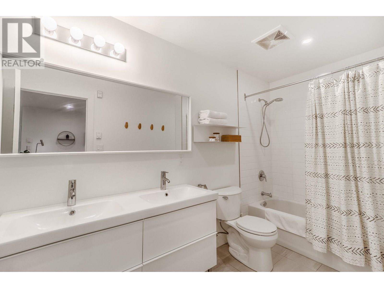 16102 3A Highway, Crawford Bay, BC - Indoor Photo Showing Bathroom