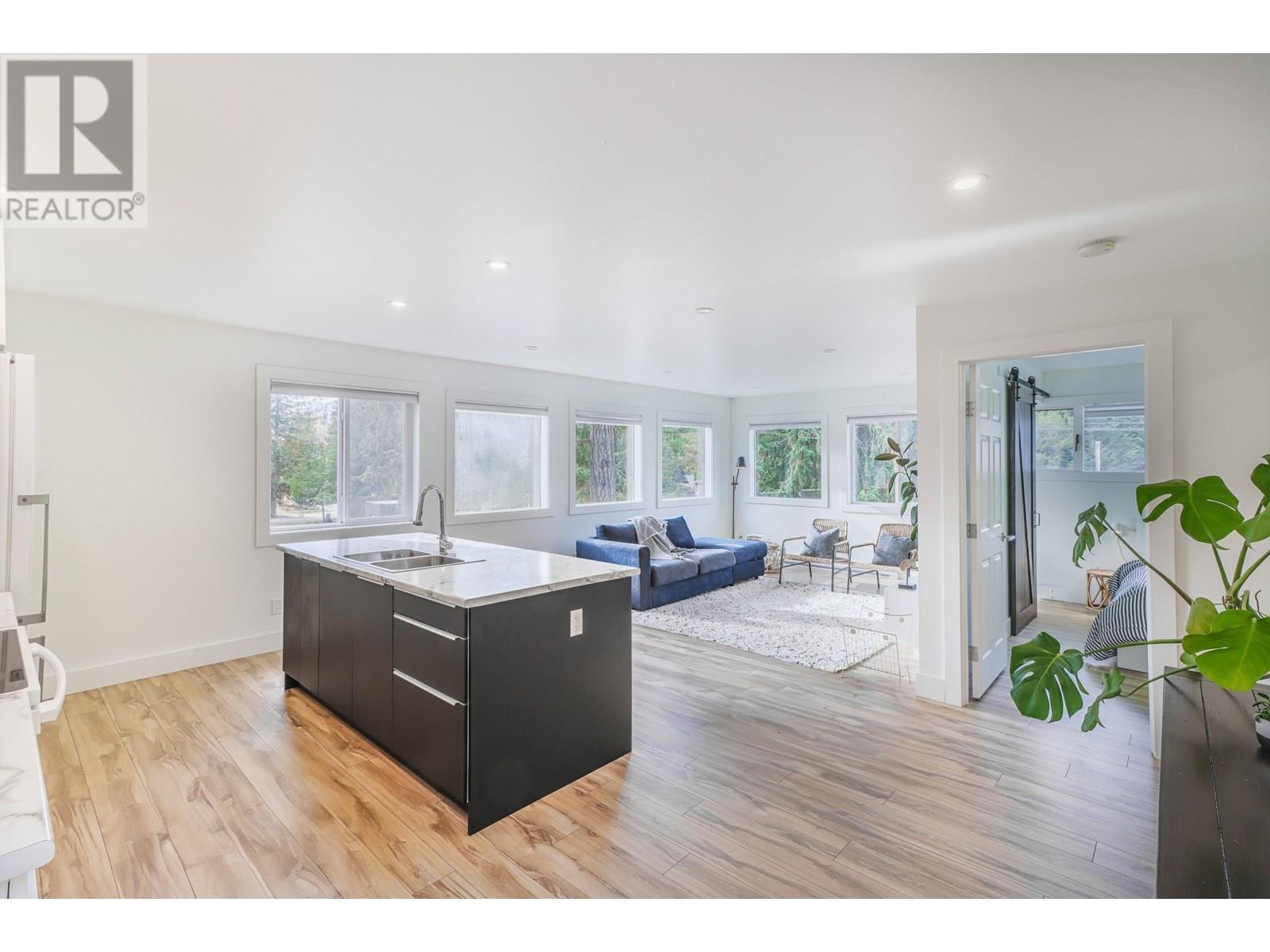 16102 3A Highway, Crawford Bay, BC - Indoor