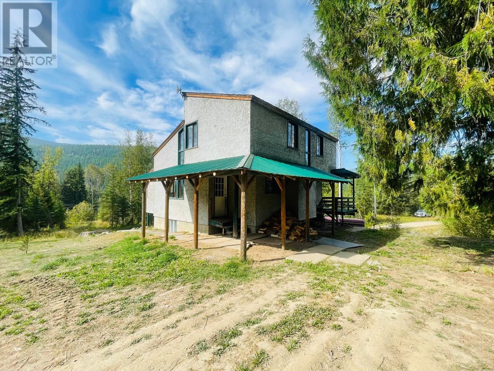 7826 3 Highway, Yahk, BC - Outdoor With Deck Patio Veranda