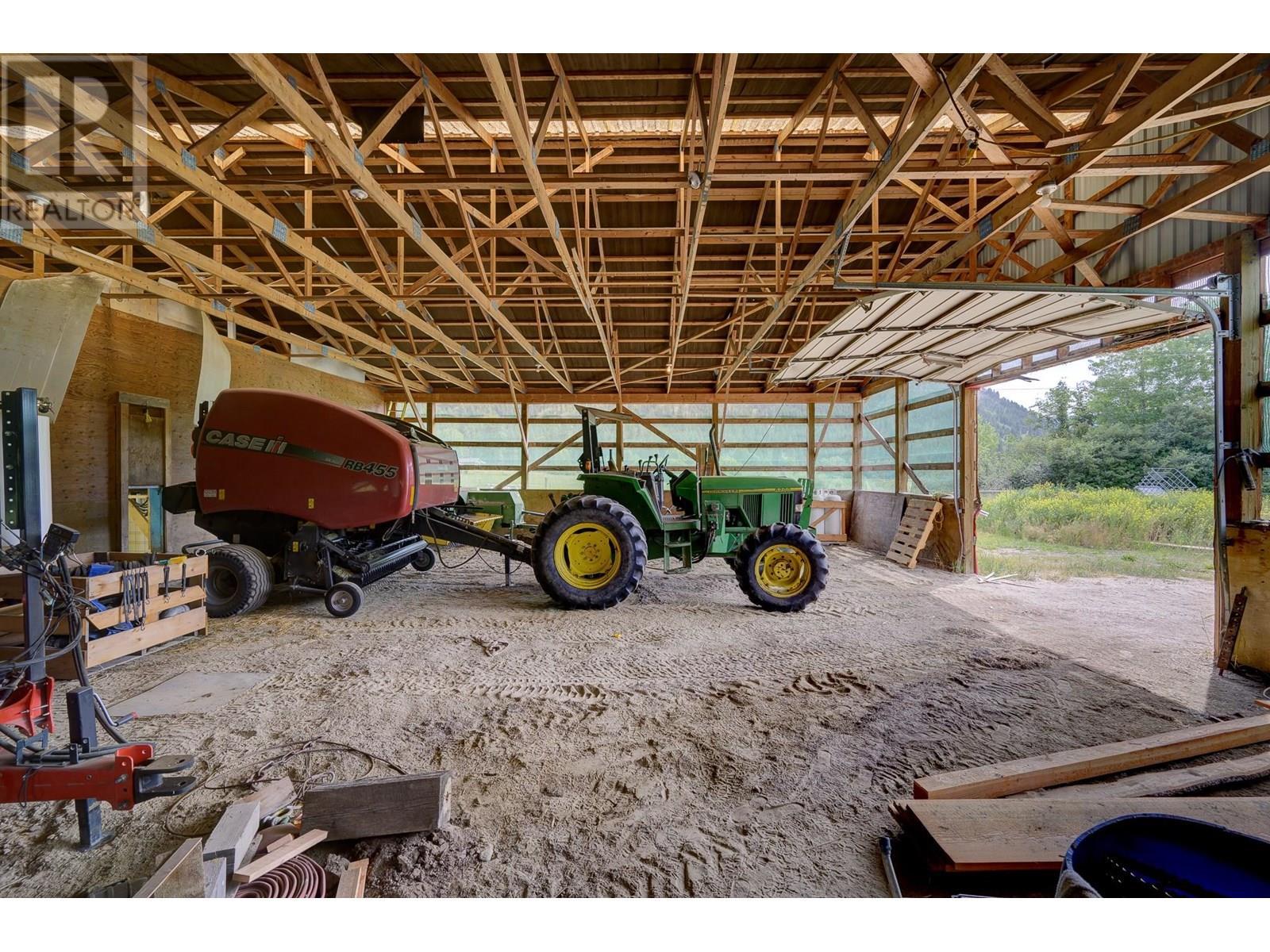 1053 Ptarmigan Road, Chase, BC - Indoor Photo Showing Garage