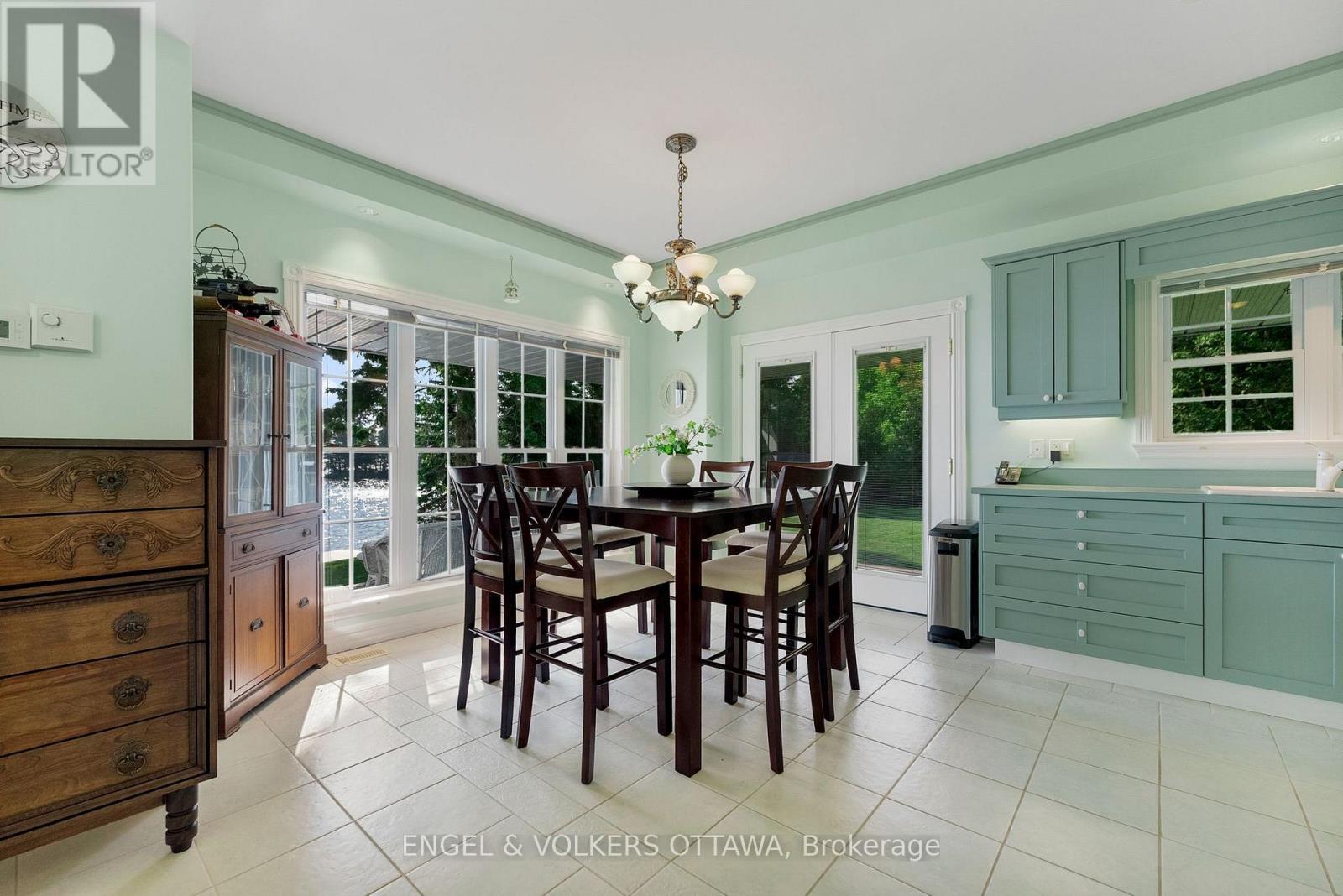 541 Morglan Lane, Greater Madawaska, ON - Indoor Photo Showing Dining Room