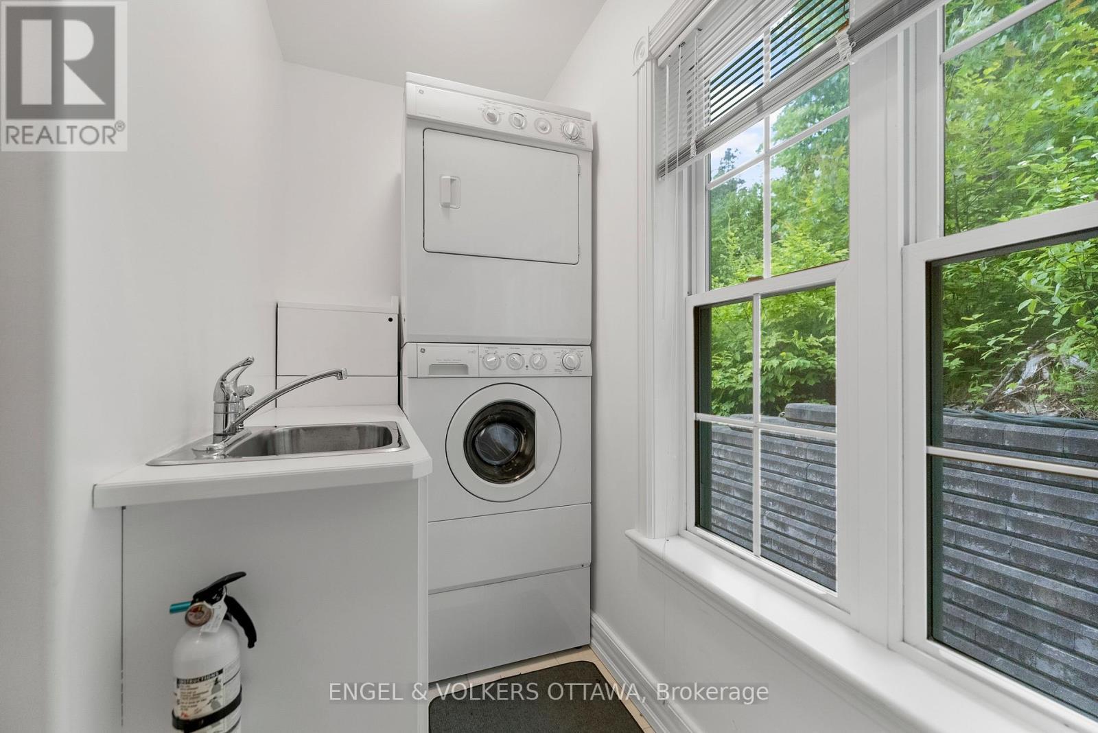 541 Morglan Lane, Greater Madawaska, ON - Indoor Photo Showing Laundry Room