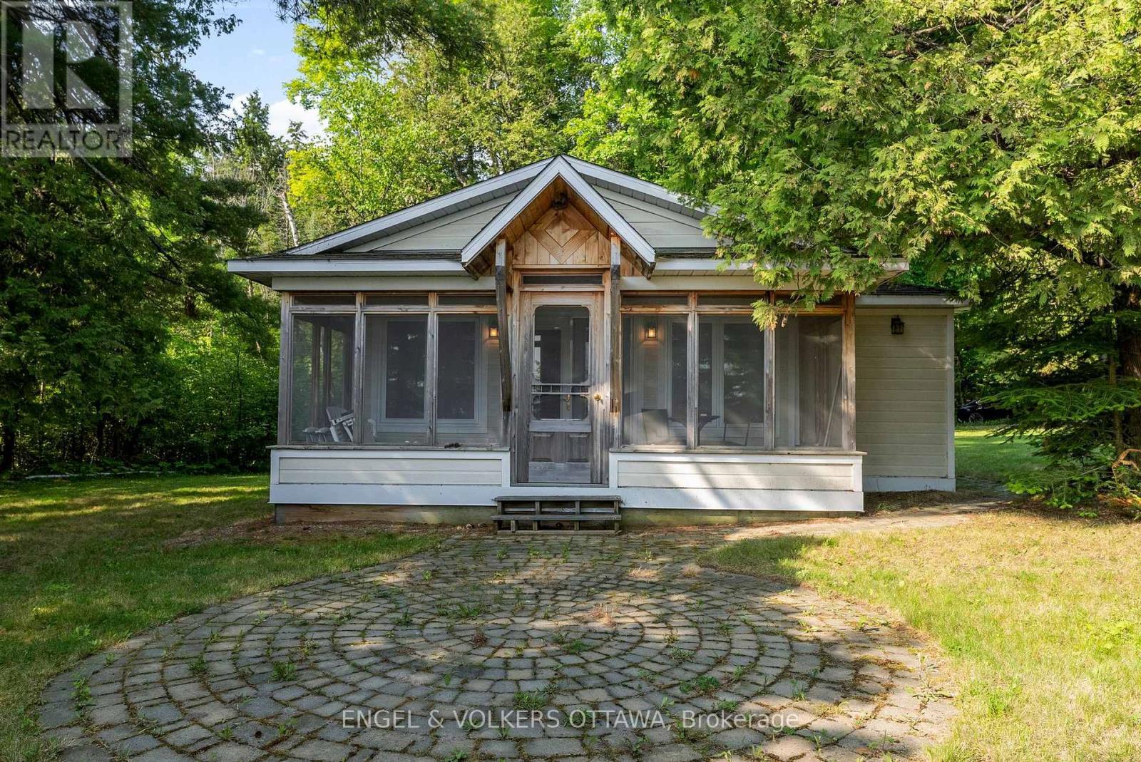 541 Morglan Lane, Greater Madawaska, ON - Outdoor