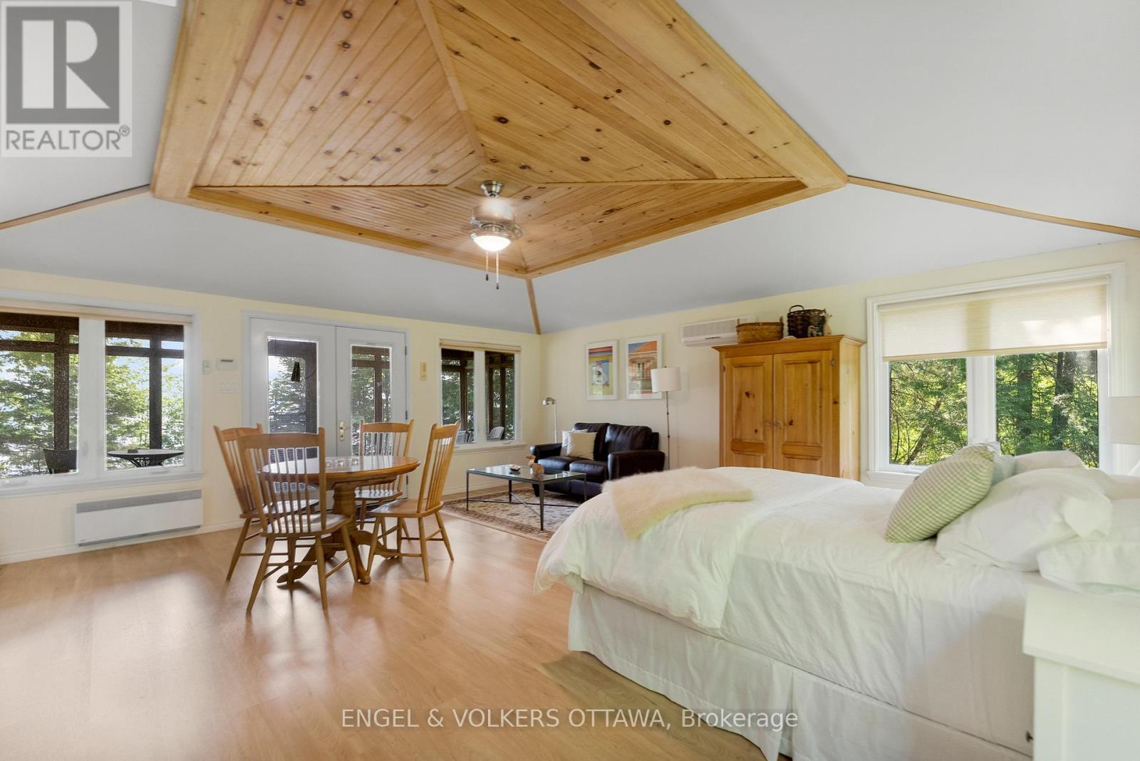 541 Morglan Lane, Greater Madawaska, ON - Indoor Photo Showing Bedroom