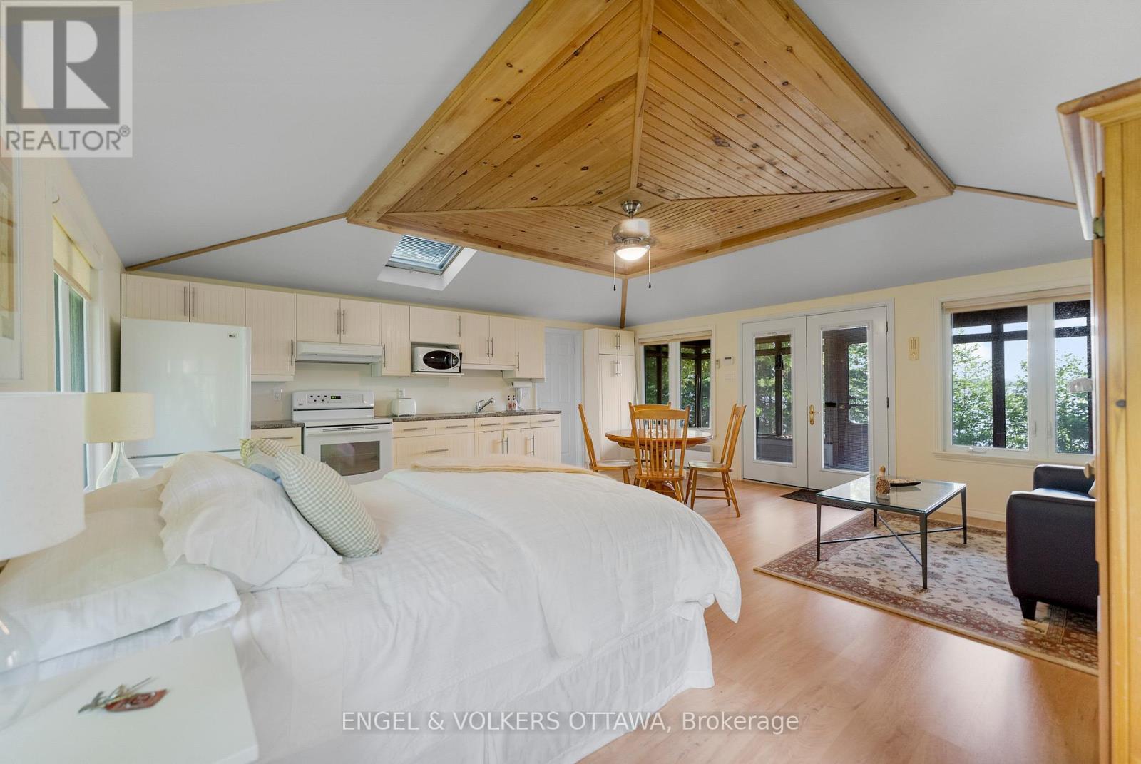 541 Morglan Lane, Greater Madawaska, ON - Indoor Photo Showing Bedroom