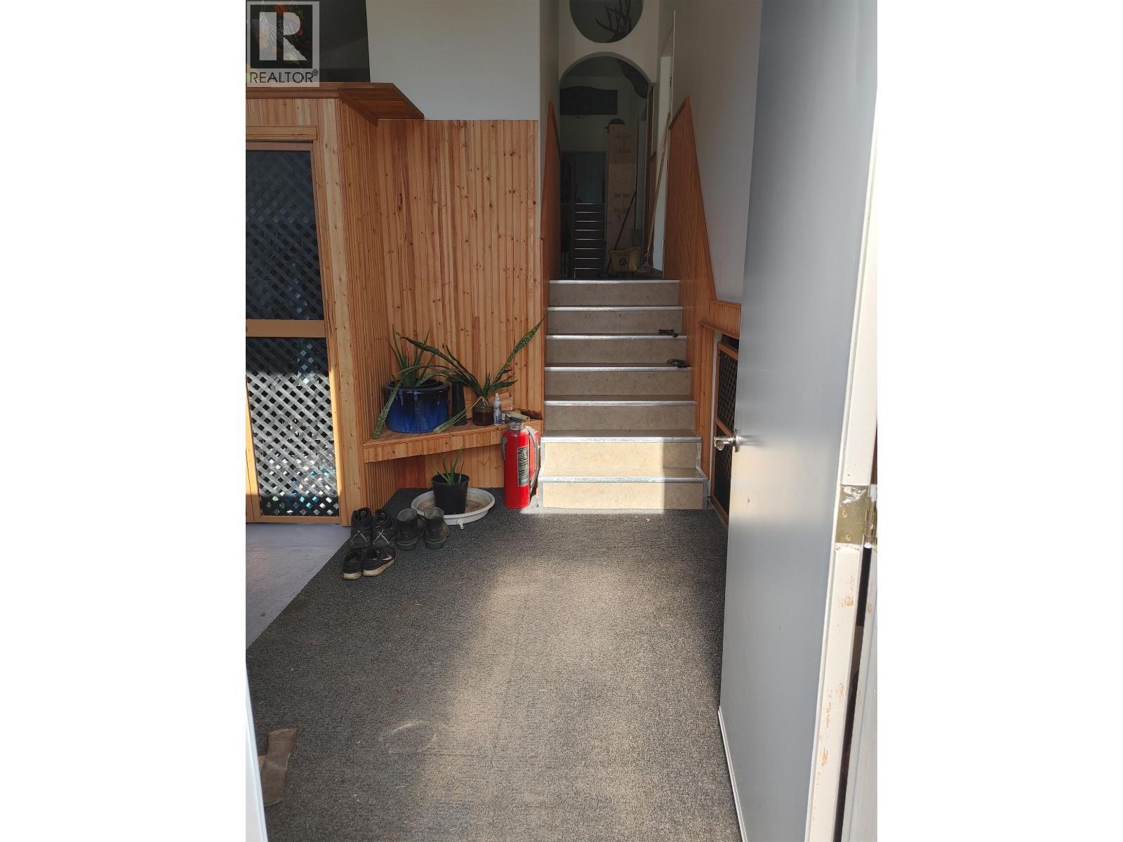 7814 Little Fort 24 Highway, Lone Butte, BC - Indoor