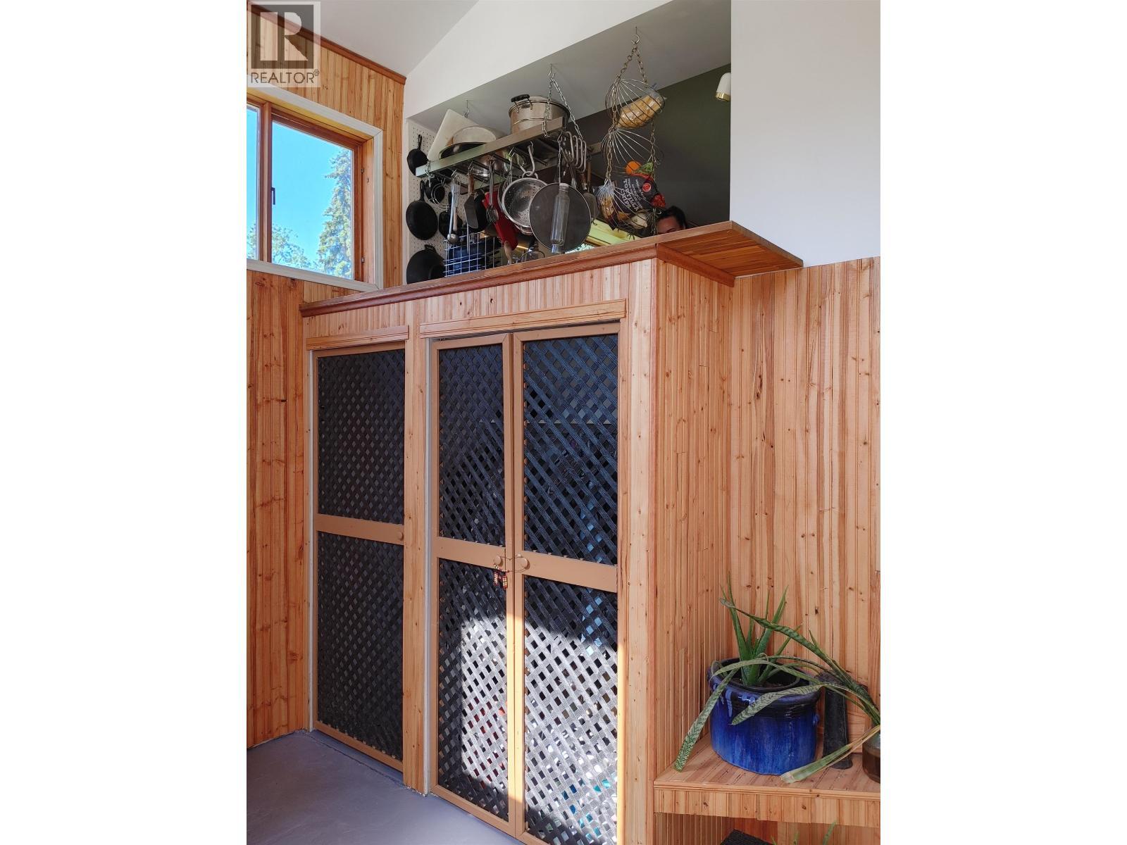 7814 Little Fort 24 Highway, Lone Butte, BC - Indoor