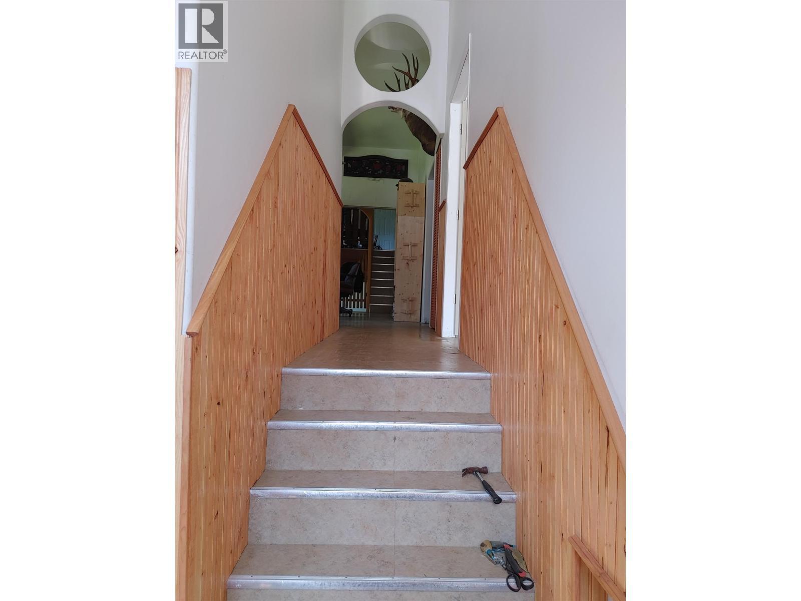 7814 Little Fort 24 Highway, Lone Butte, BC - Indoor Photo Showing Other Room