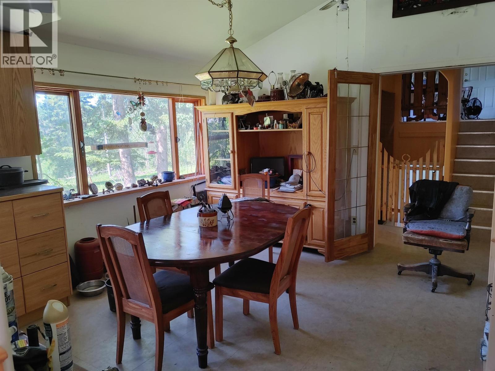 7814 Little Fort 24 Highway, Lone Butte, BC - Indoor Photo Showing Dining Room