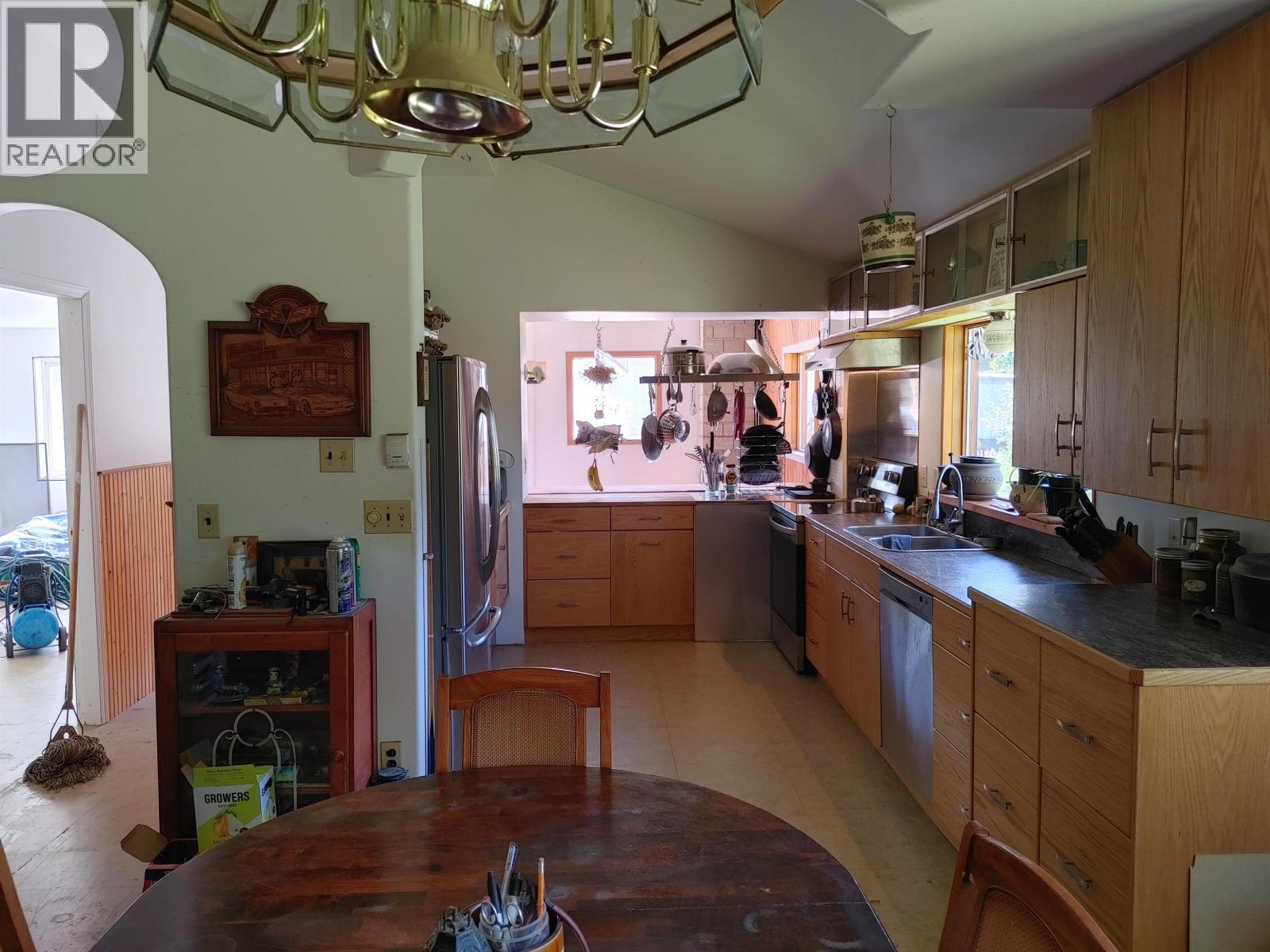 7814 Little Fort 24 Highway, Lone Butte, BC - Indoor