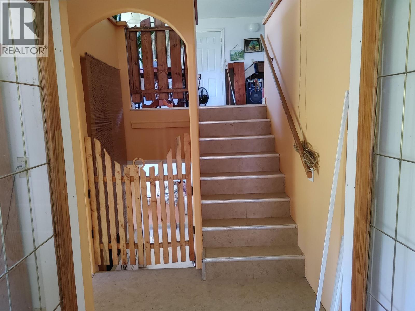 7814 Little Fort 24 Highway, Lone Butte, BC - Indoor Photo Showing Other Room