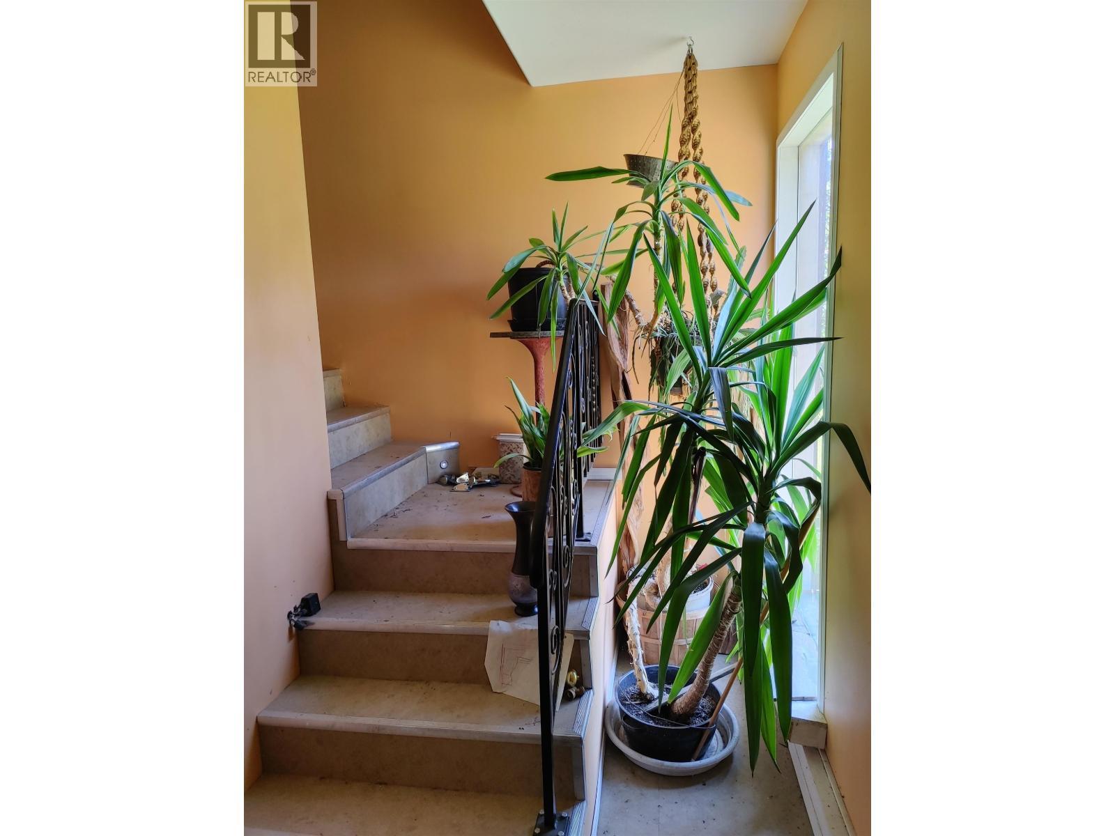 7814 Little Fort 24 Highway, Lone Butte, BC - Indoor Photo Showing Other Room