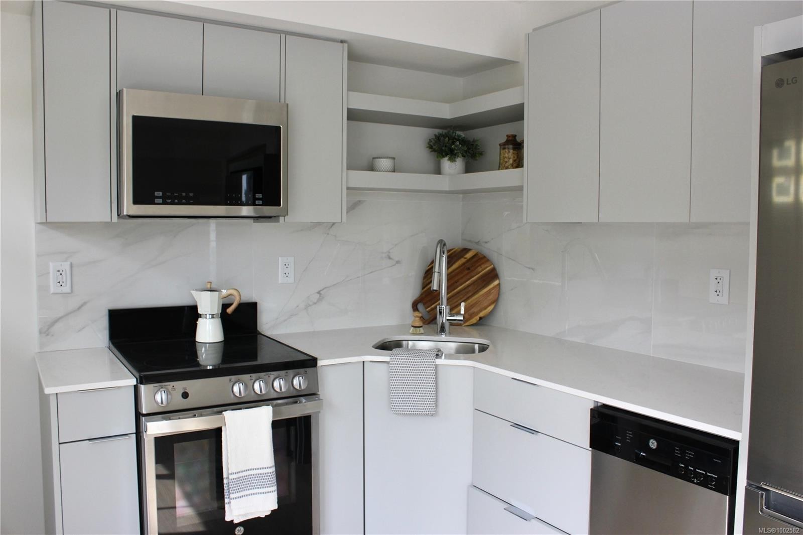 3-203-4201 Tyndall Ave, Saanich, BC - Indoor Photo Showing Kitchen