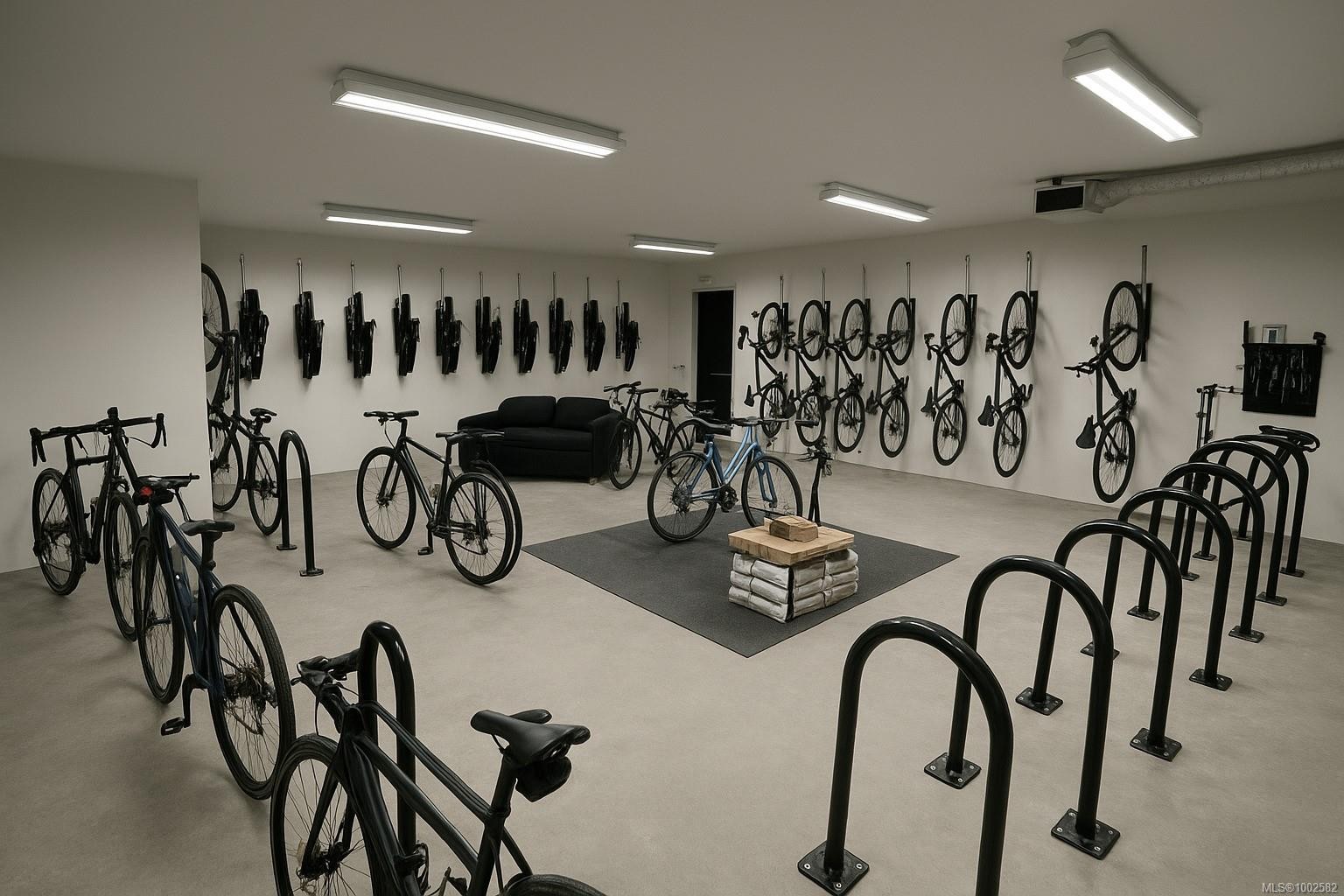 3-203-4201 Tyndall Ave, Saanich, BC - Indoor Photo Showing Other Room