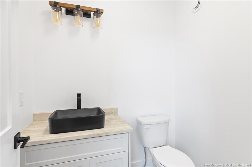 735 Hillcrest Dr, Fredericton, NB