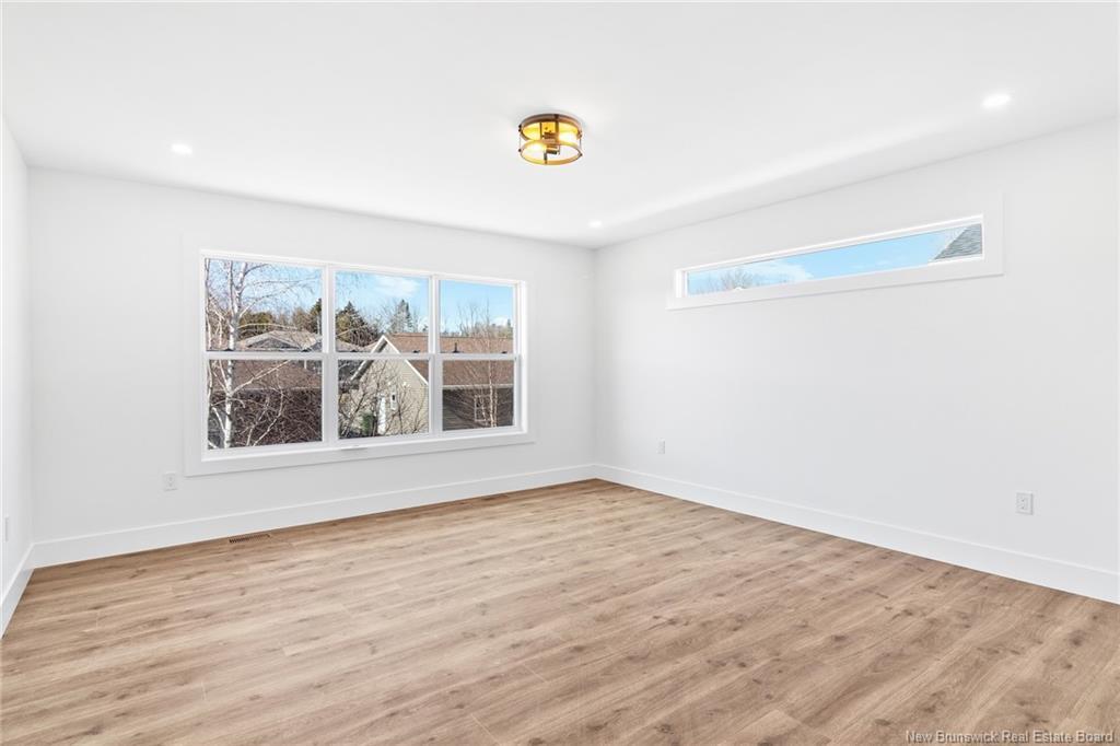 735 Hillcrest Dr, Fredericton, NB