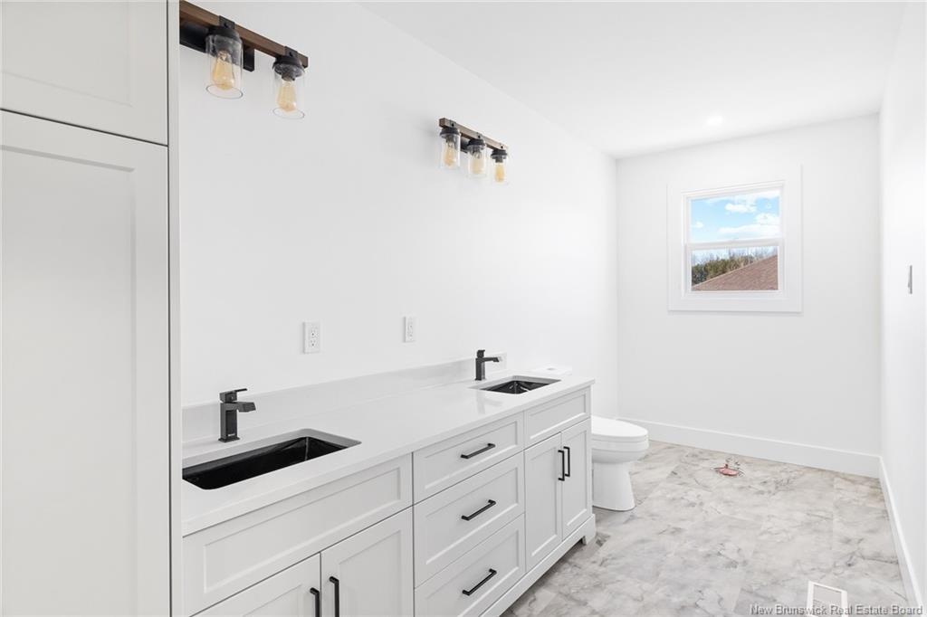 735 Hillcrest Dr, Fredericton, NB