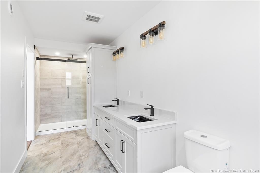 735 Hillcrest Dr, Fredericton, NB