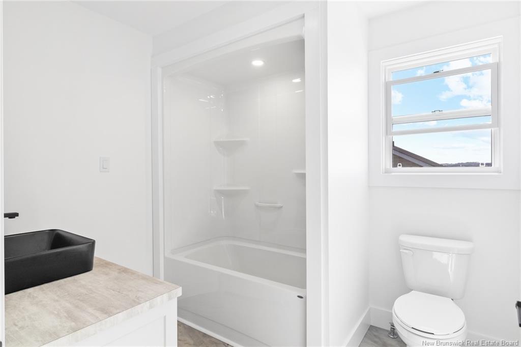 735 Hillcrest Dr, Fredericton, NB