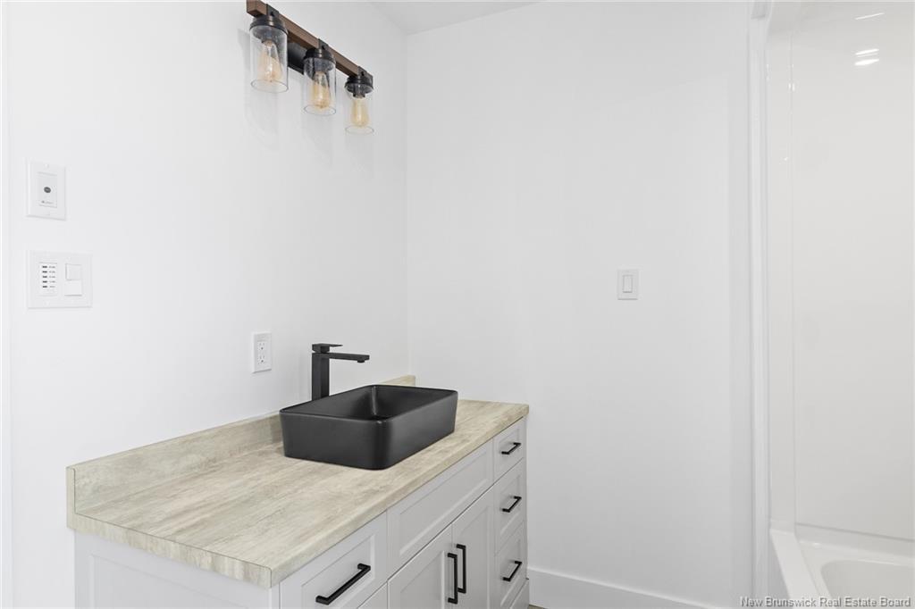 735 Hillcrest Dr, Fredericton, NB