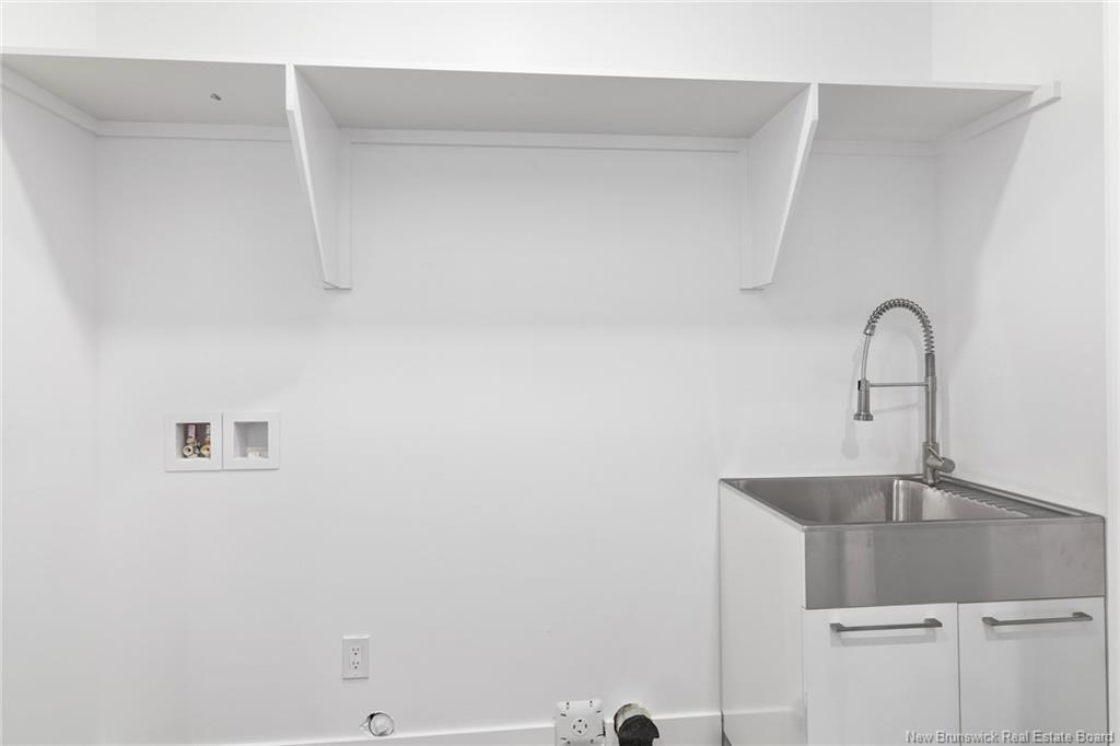 735 Hillcrest Dr, Fredericton, NB