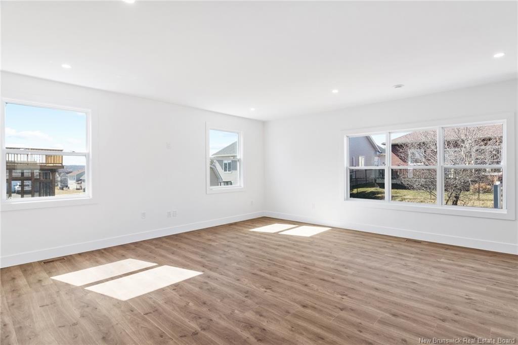 735 Hillcrest Dr, Fredericton, NB