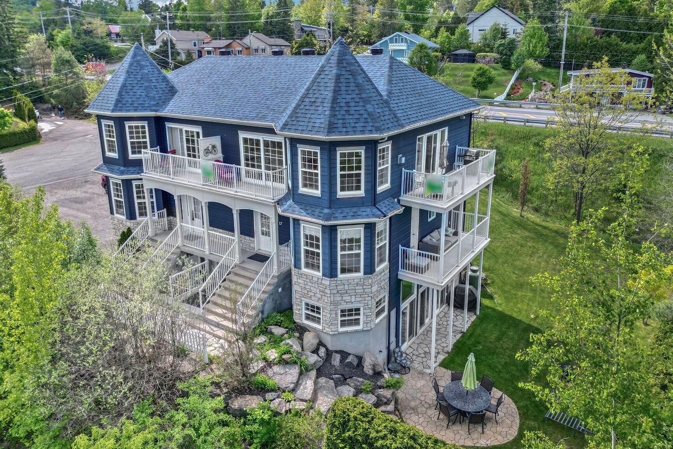 Façade - 17 Av. Des Érables, Saint-Sauveur, QC - Outdoor