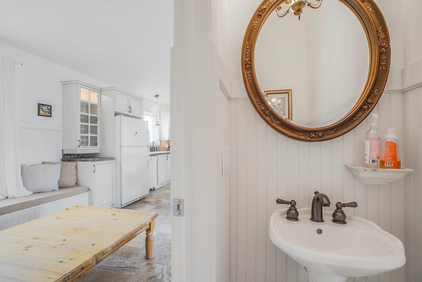 Salle d'eau - 17 Av. Des Érables, Saint-Sauveur, QC - Indoor Photo Showing Bathroom